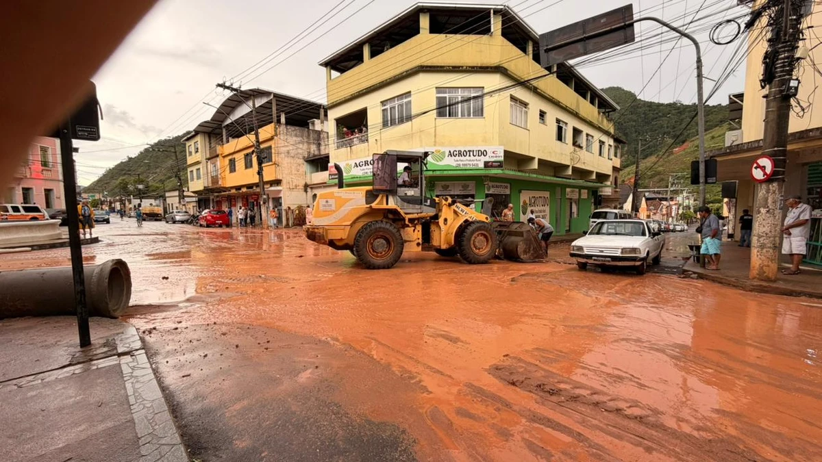 Chuva intensa provoca alagamentos em Muniz Freire no Sul do Espírito Santo