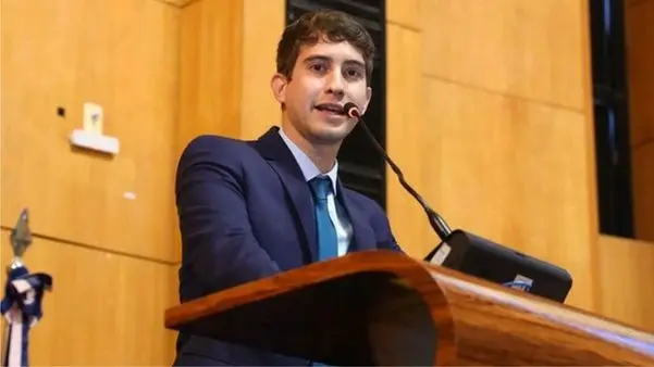 Deputado estadual é condenado a indenizar professor após publicação em rede social