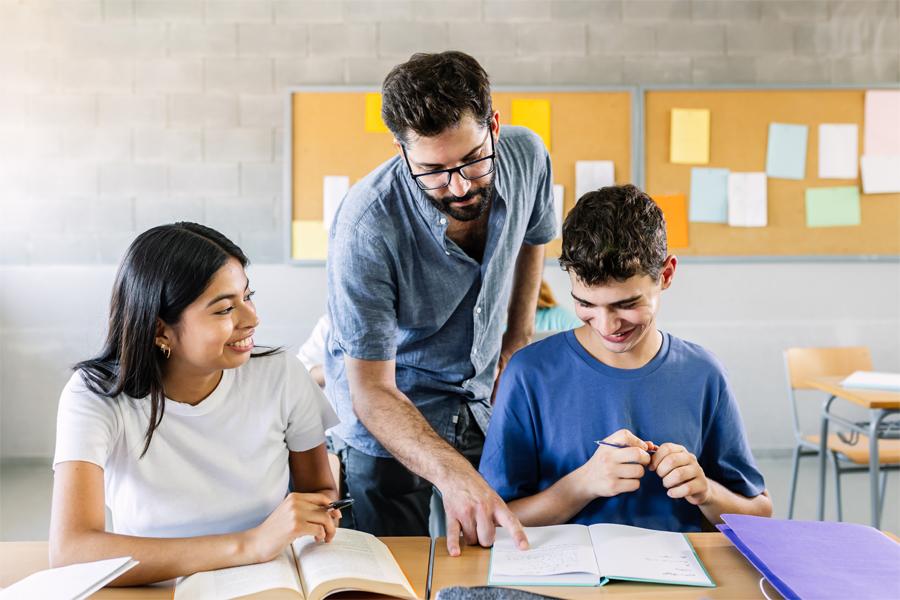 Programa oferece mais de 500 vagas gratuitas em cursos técnicos no Espírito Santo