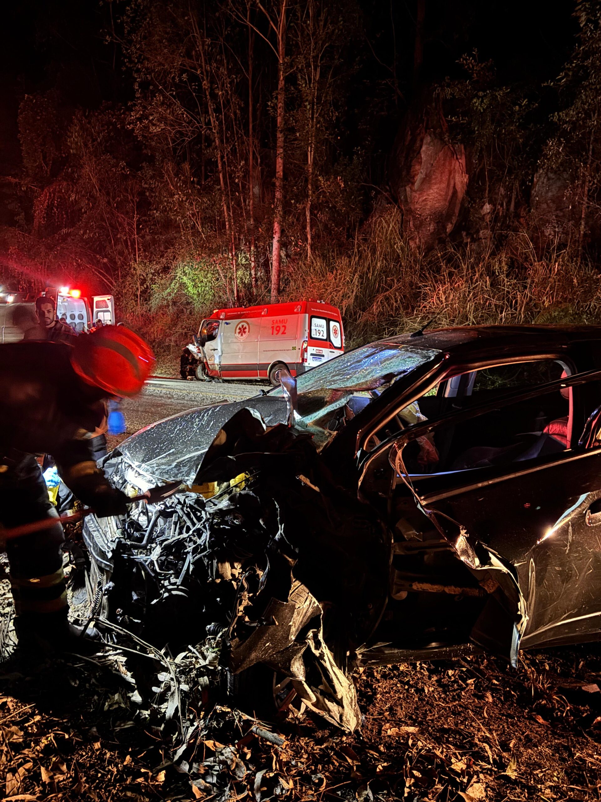 Colisão entre ambulância e carro na BR-262 deixa seis feridos em Domingos Martins