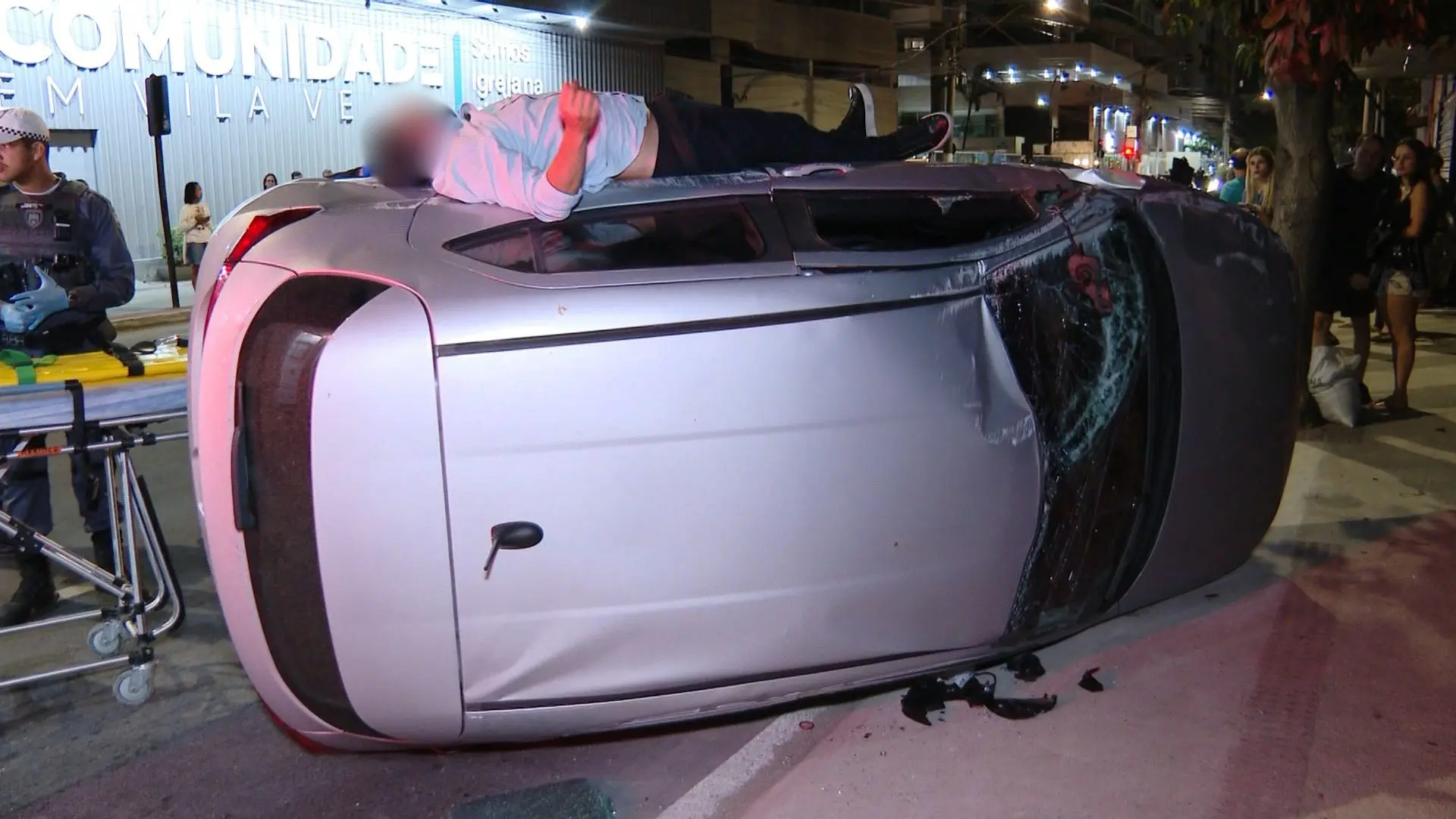 Motorista admite consumo de álcool após acidente que terminou com carro capotado em Vila Velha
