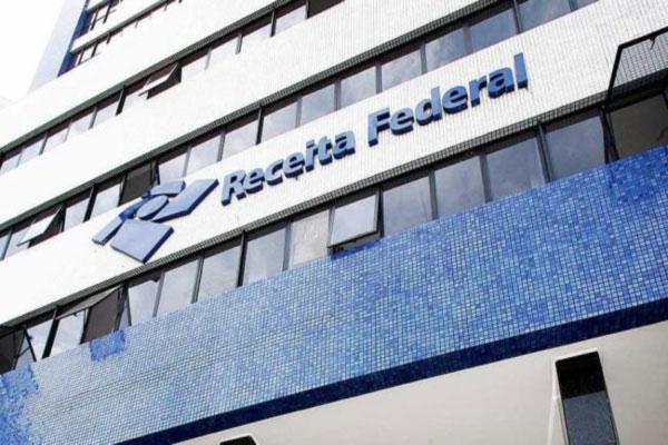 Receita Federal vai liberar restituição automática de até R$ 1 mil para contribuintes isentos do IR