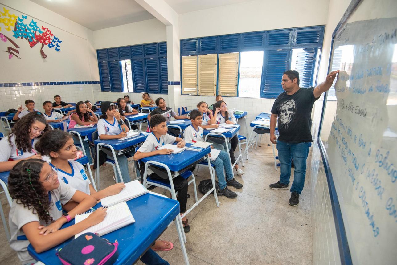 Sedu abre seleção para professores temporários no Espírito Santo com salários de até R$ 4 mil