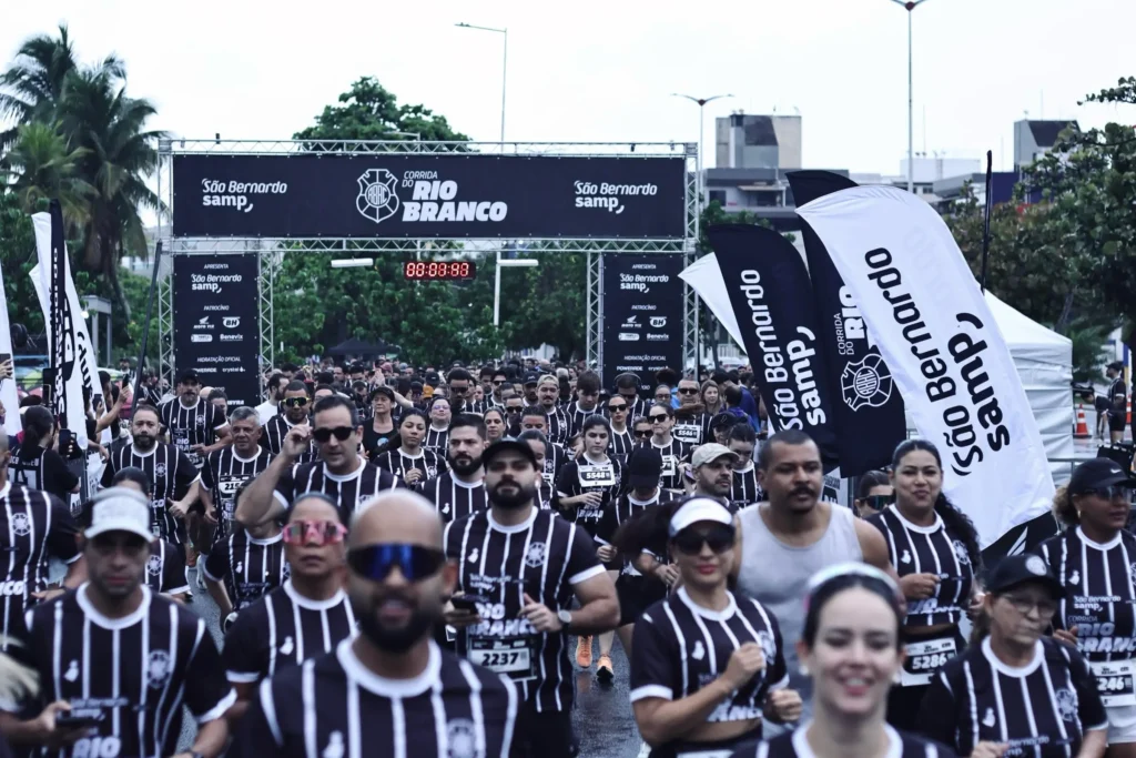 Corrida do Rio Branco reúne 1.800 participantes na orla de Camburi