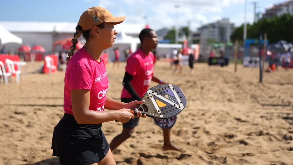 Torneio internacional de beach tennis reúne atletas de todas as idades em Vitória